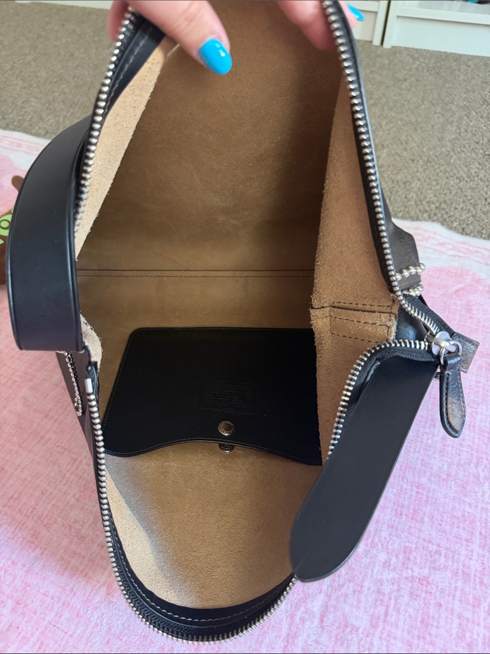 Coach Mott Messenger 38 Loved Leather - Modified - Picture 7 of 8